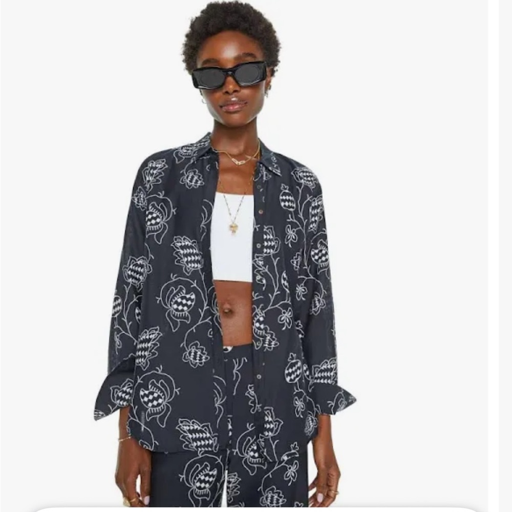 XiRENA Black and White Floral Top